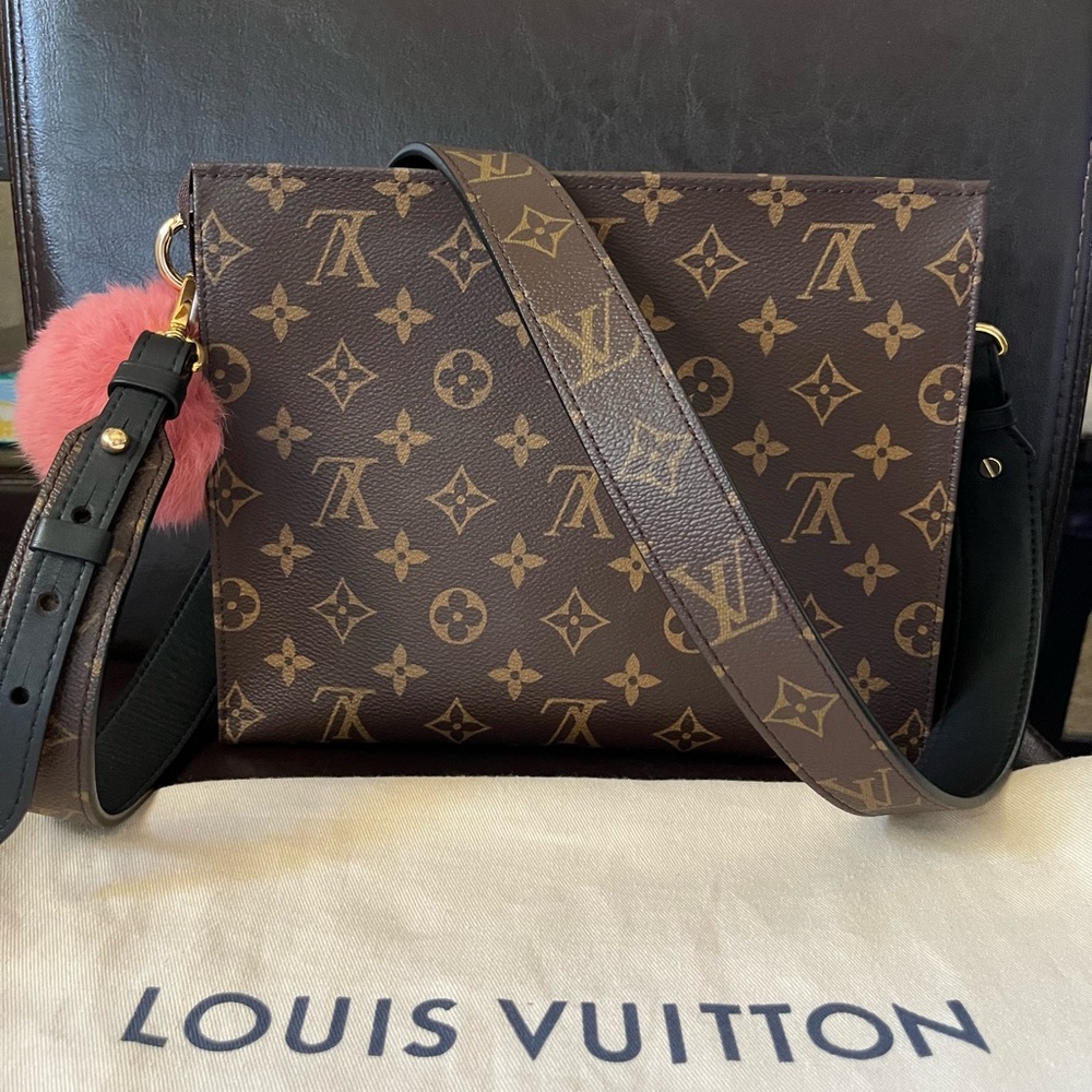 Louis Vuitton toiletry 26 & strap